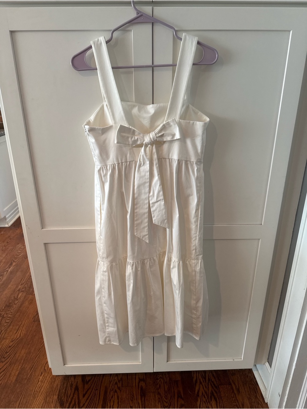 Gal Meets Glam White Tiered Bow Back dress NWT size 4 - Picture 2 of 6